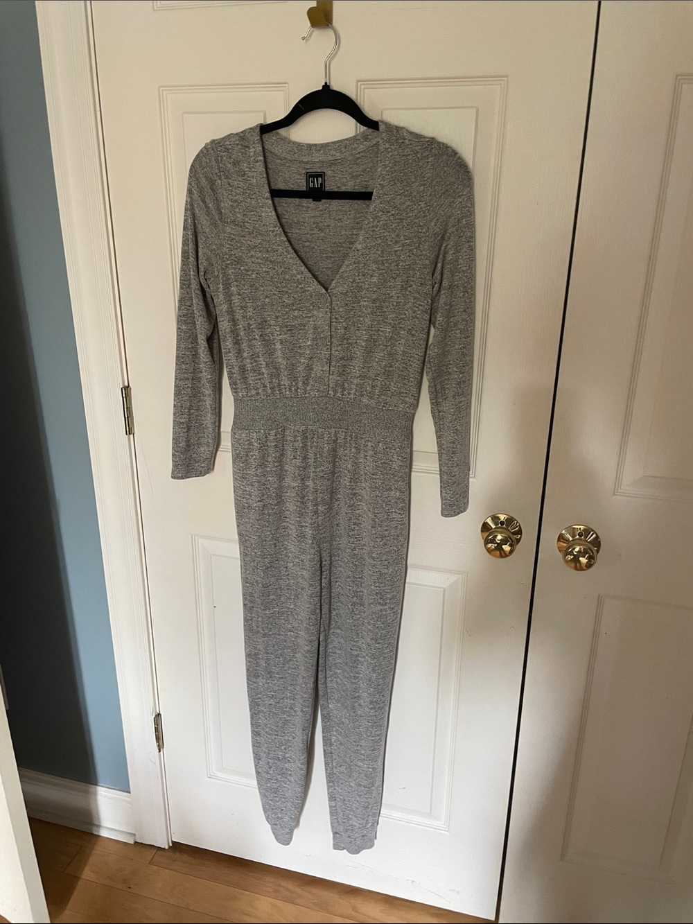 GAP Gray V-Neck Long Sleeve Jumpsuit size xs
